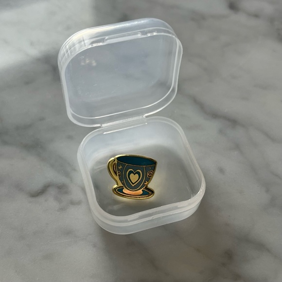 Disney Alice in Wonderland Teacup Magic Band or Apple Watch Band Buddy Charm - Picture 2 of 2